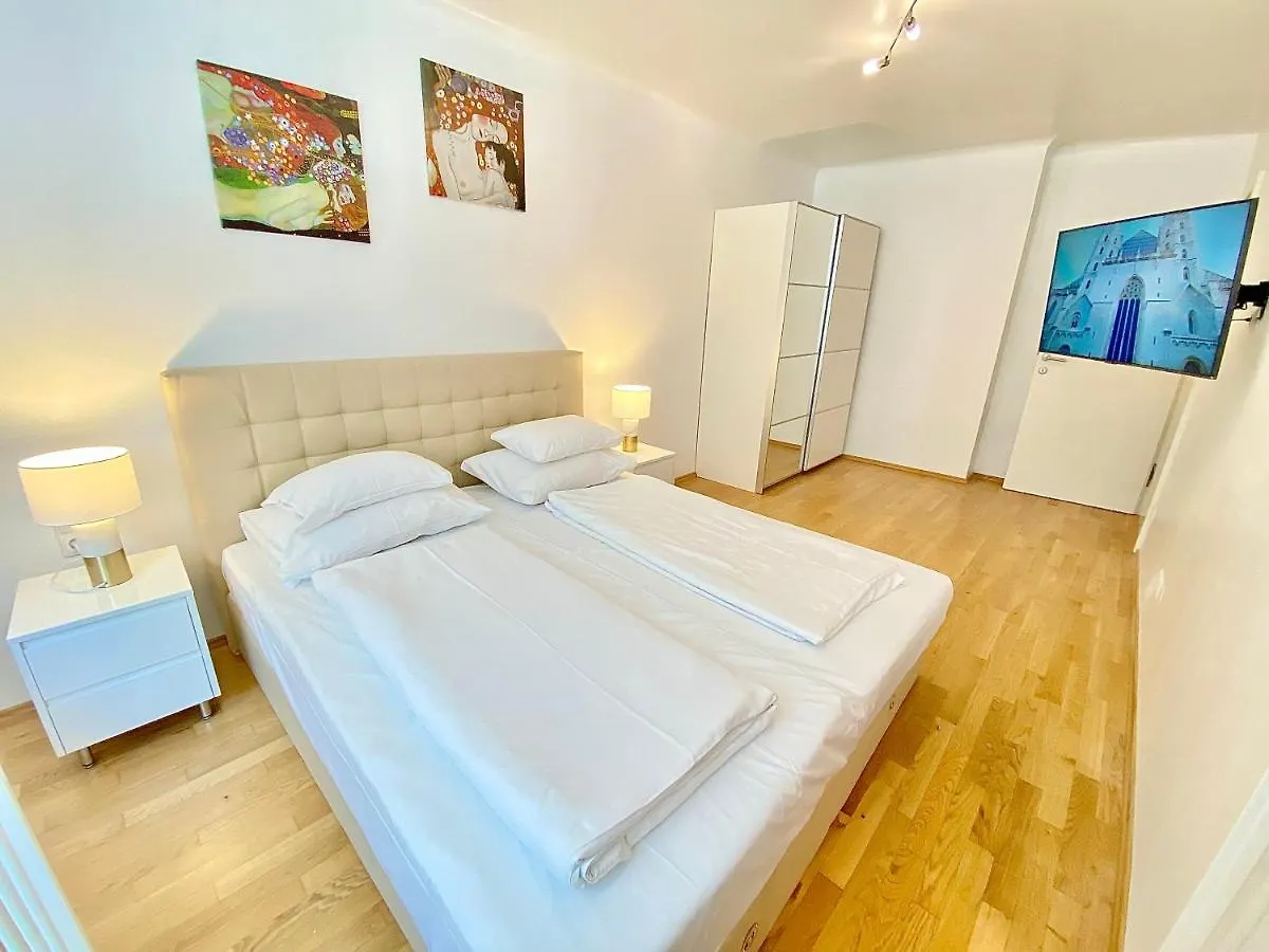 Pelikan Apartments Vienna 0*,